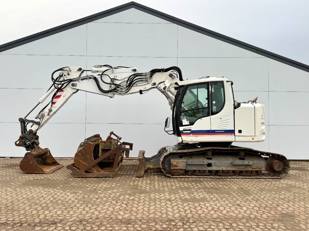Liebherr R914 Compact - Triple Boom + Extra Attachments 2