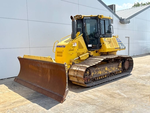 Komatsu D61PX-24 - Ripper Valve / Camera