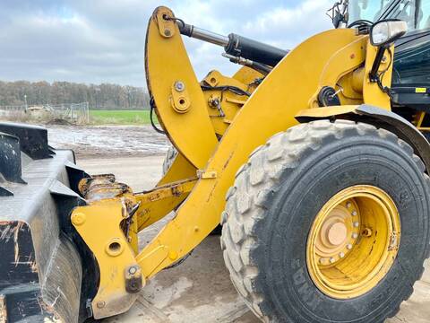 CAT 938M - Quick Coupler / Weight System