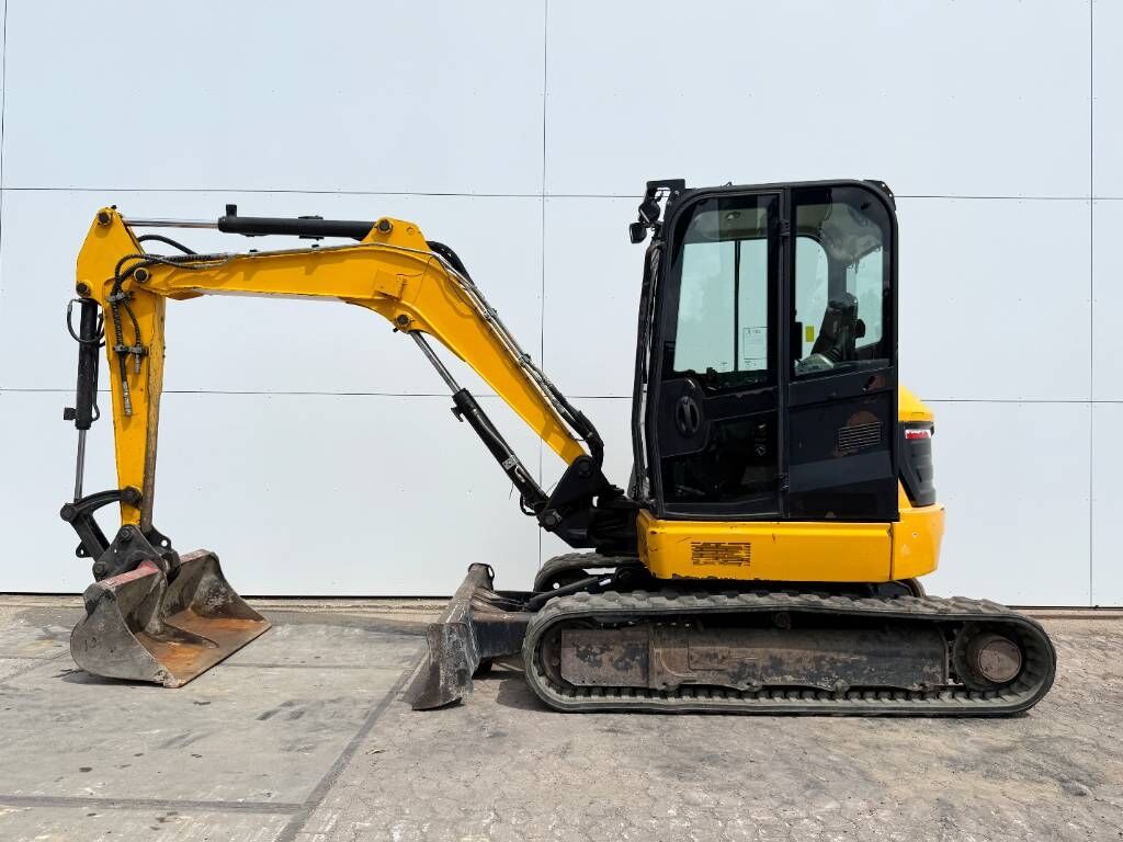 JCB 48Z-1 - Hammer Lines / Quick Coupler 1