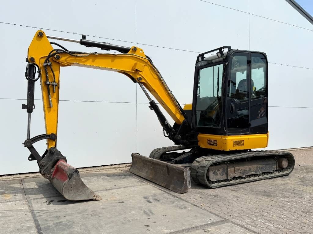 JCB 48Z-1 - Hammer Lines / Quick Coupler 2