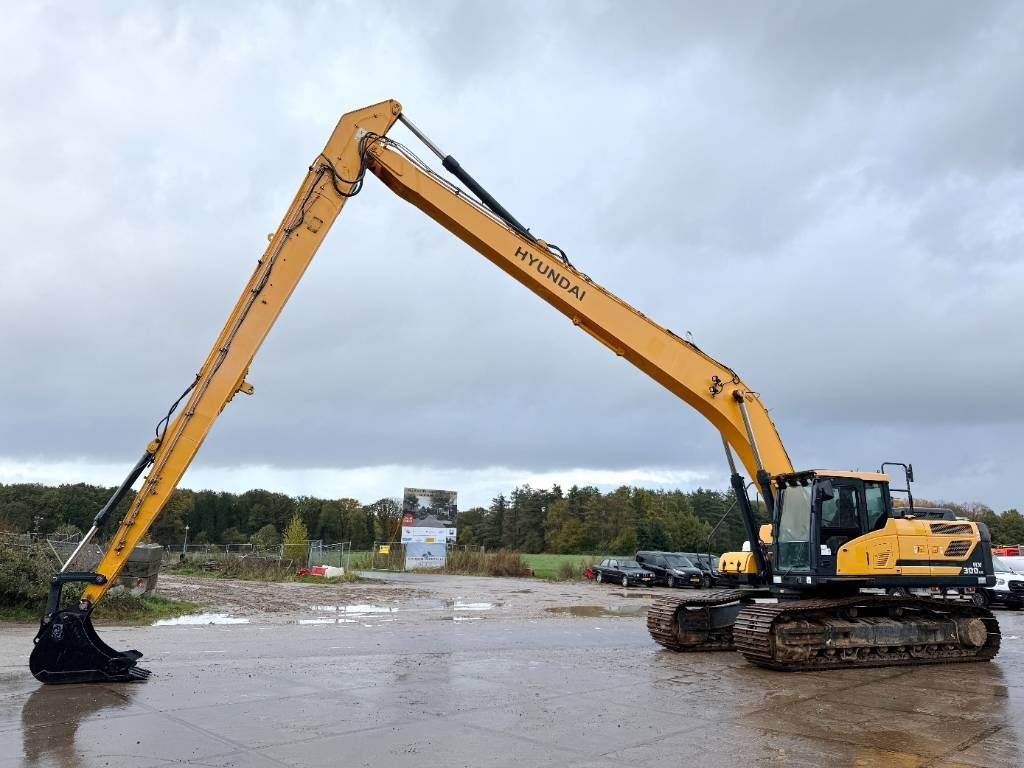 Hyundai HX300LR - 18m Long Reach / Auto Greasing 1