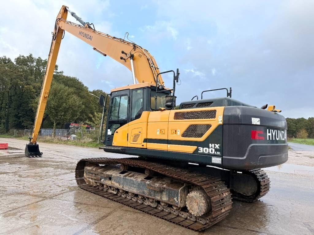 Hyundai HX300LR - 18m Long Reach / Auto Greasing 2