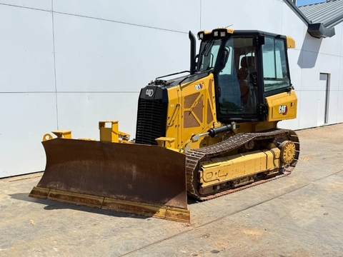 CAT D1 12B - Camera / Only 3700 Hours