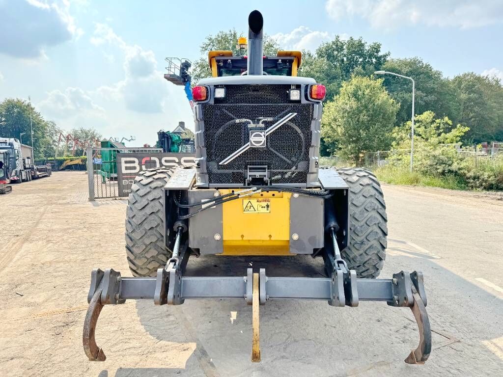 Volvo G970 - Good Condition / 3 Tine Ripper 3