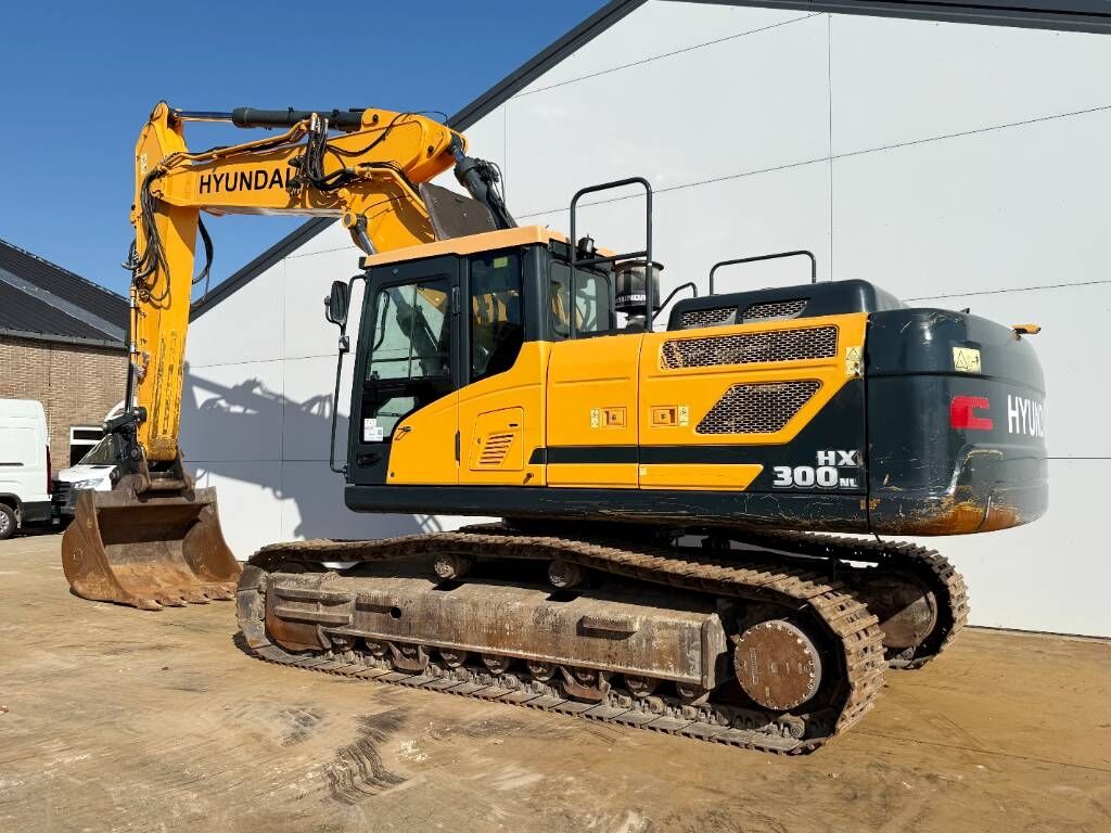 Hyundai HX300NL - Triple Boom / Quick Coupler / Camera 3