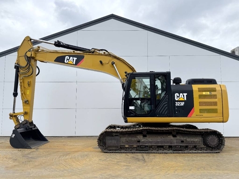 CAT 323FL - NEW BUCKET / Quick Coupler