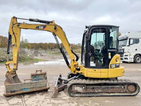 CAT 305.5E CR - 3 Buckets Included / Quick Coupler