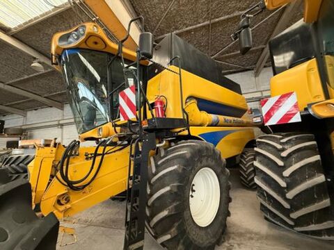 New Holland CSX7070