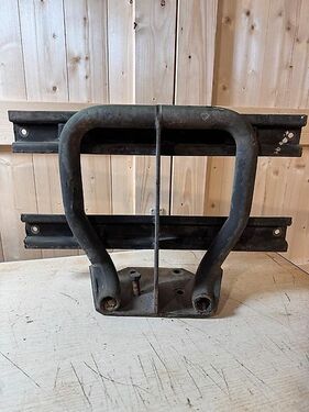 Mercedes U1300L 435 Träger Batteriekasten Halterung Batte 2