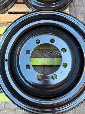 Felgen 13x24 Unimog U1600 8-Loch 445/70R24 2