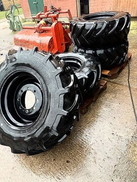Sonstige Räder 445/70R24 13x24 Unimog U1600 8-Loch Mitas 