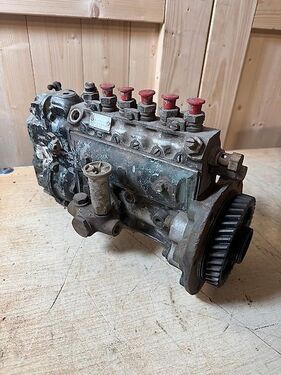 Mercedes Einspritzpumpe 6 Zylinder OM352
