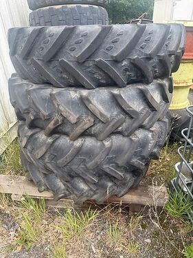 Räder 320 85 R32 12.4 R32 Kleber 10 Loch Unimog 2