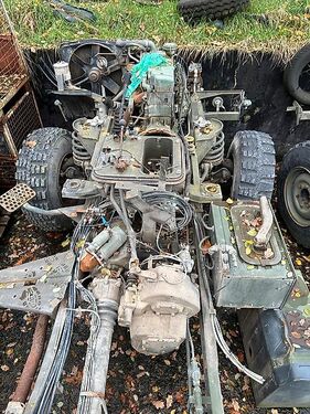 Großes Unimog Ersatzteillager mit rostfreien U13 1