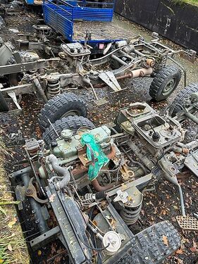 Großes Unimog Ersatzteillager mit rostfreien U13 3