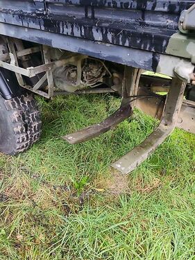 Mercedes U1300L in Ersatzteilen 3