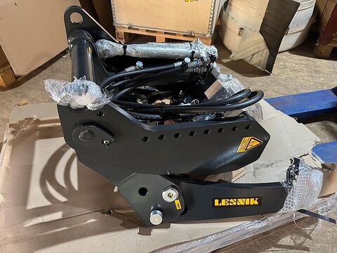 Sonstige Lesnik Frontkraftheber Hydraulik S25 2,5 to Univ