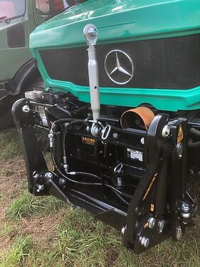 Mercedes Frontkraftheber Hydraulik Lesnik PU26 Anbau-Plat 3