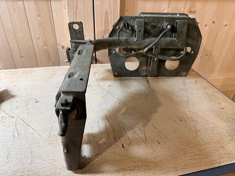 Mercedes U1300L 435 Rücklicht Halterung Träger Konsole 2