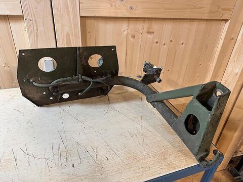 Mercedes U1300L 435 Rücklicht Halterung Träger Konsole 3