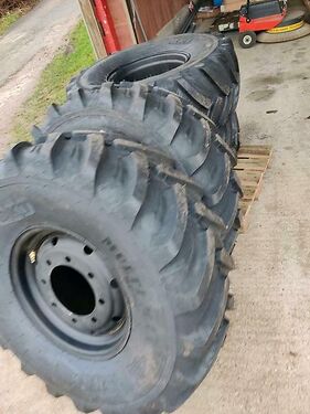 Sonstige U1600 Kompletträder 425/75R20 Felge Michelin NEU