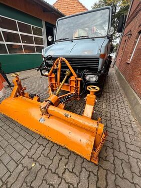 Kehrbesen Unimog Kommunalplatte Zapfwelle 2