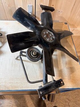 Mercedes Lüfter Gehäuse Riemenscheibe Kühler U1000-U1700  2