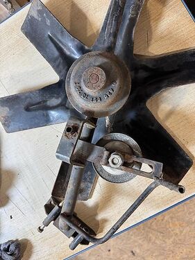 Mercedes Lüfter Gehäuse Riemenscheibe Kühler U1000-U1700  3