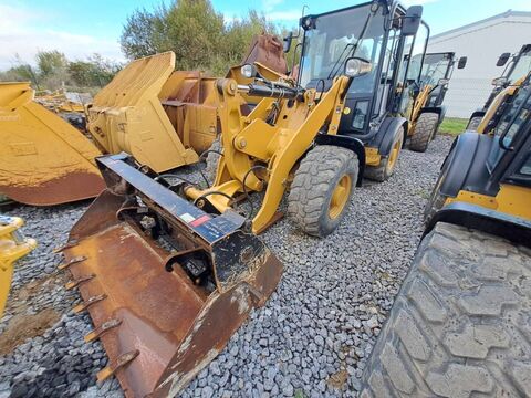 CAT 906M