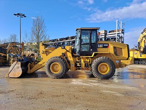 CAT 930M