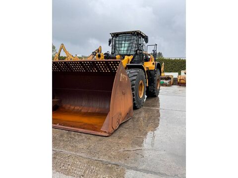 CAT 966M