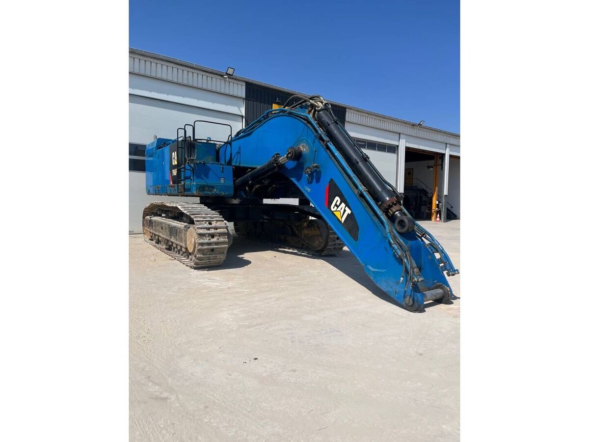 CAT 390F 2