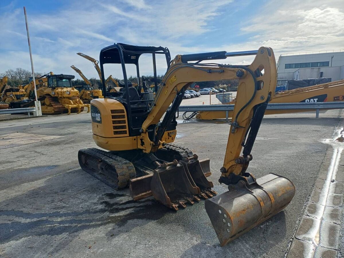 CAT 302.7D CR 2