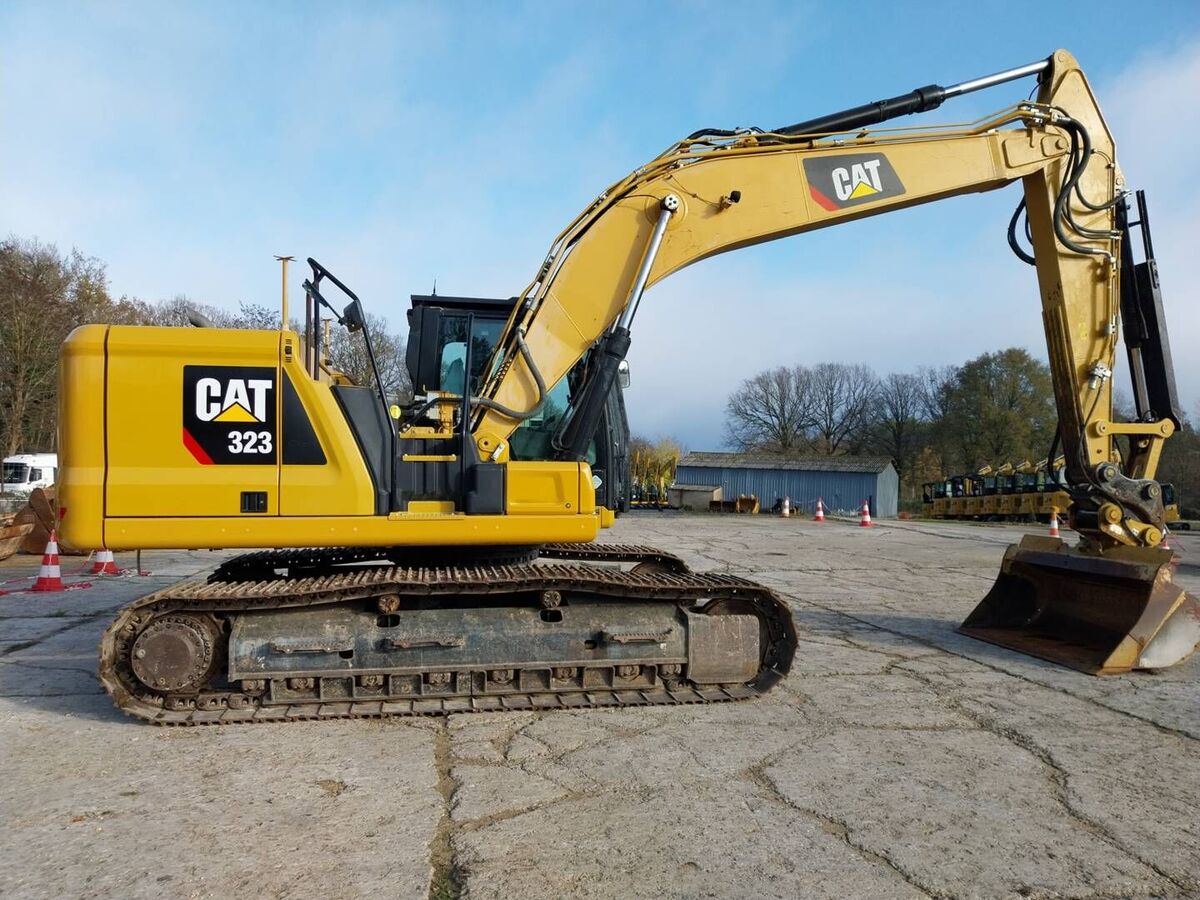 CAT 323 2