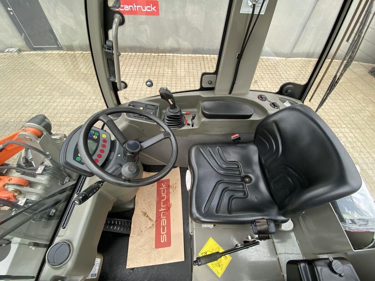 AR320 Cab 3