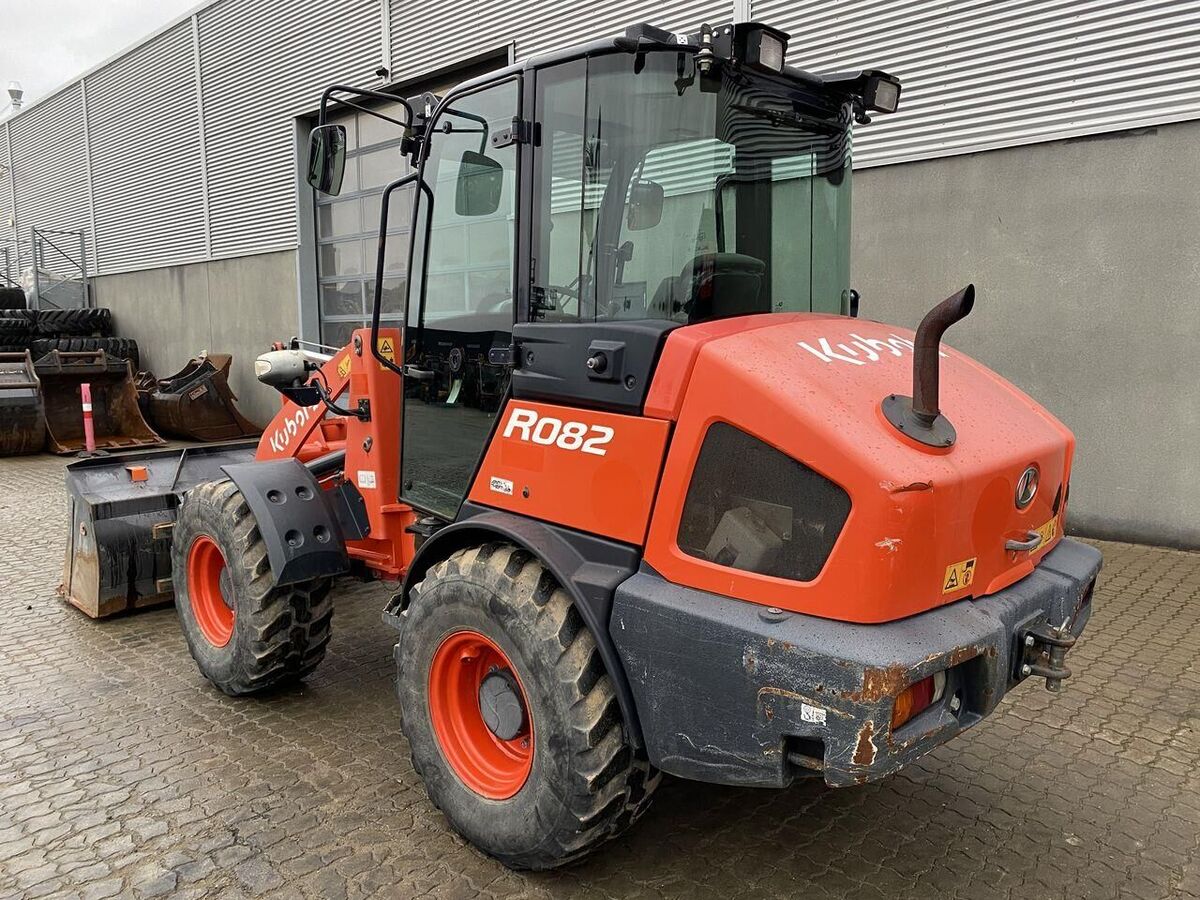 Kubota R082 2