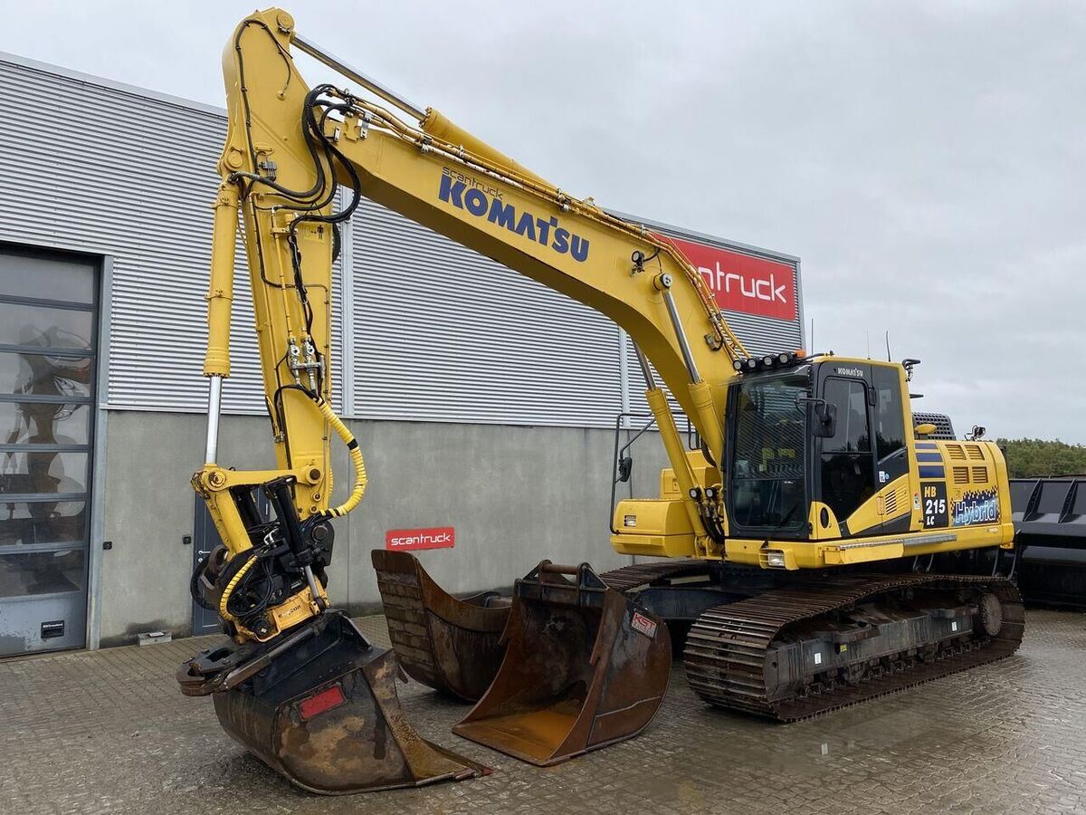 Komatsu HB215LC-3 1