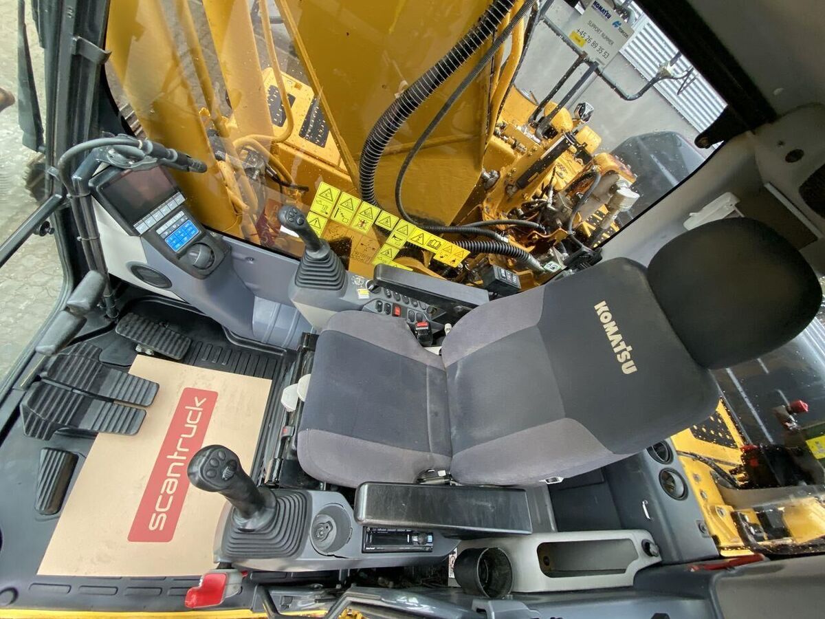 Komatsu HB215LC-3 3