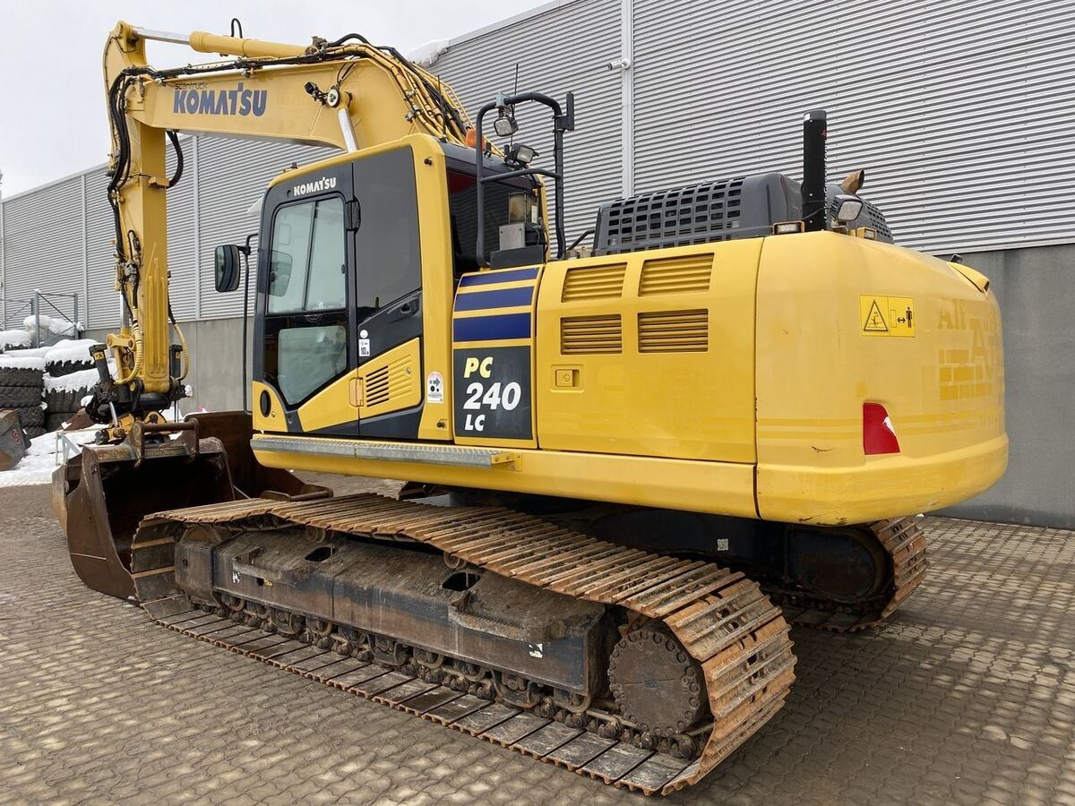 Komatsu PC240LC-11 2