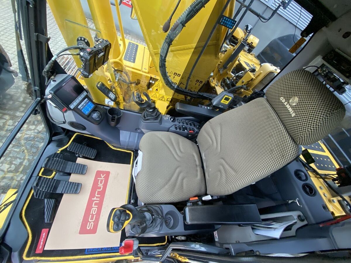 Komatsu PC240LC-11EO 3