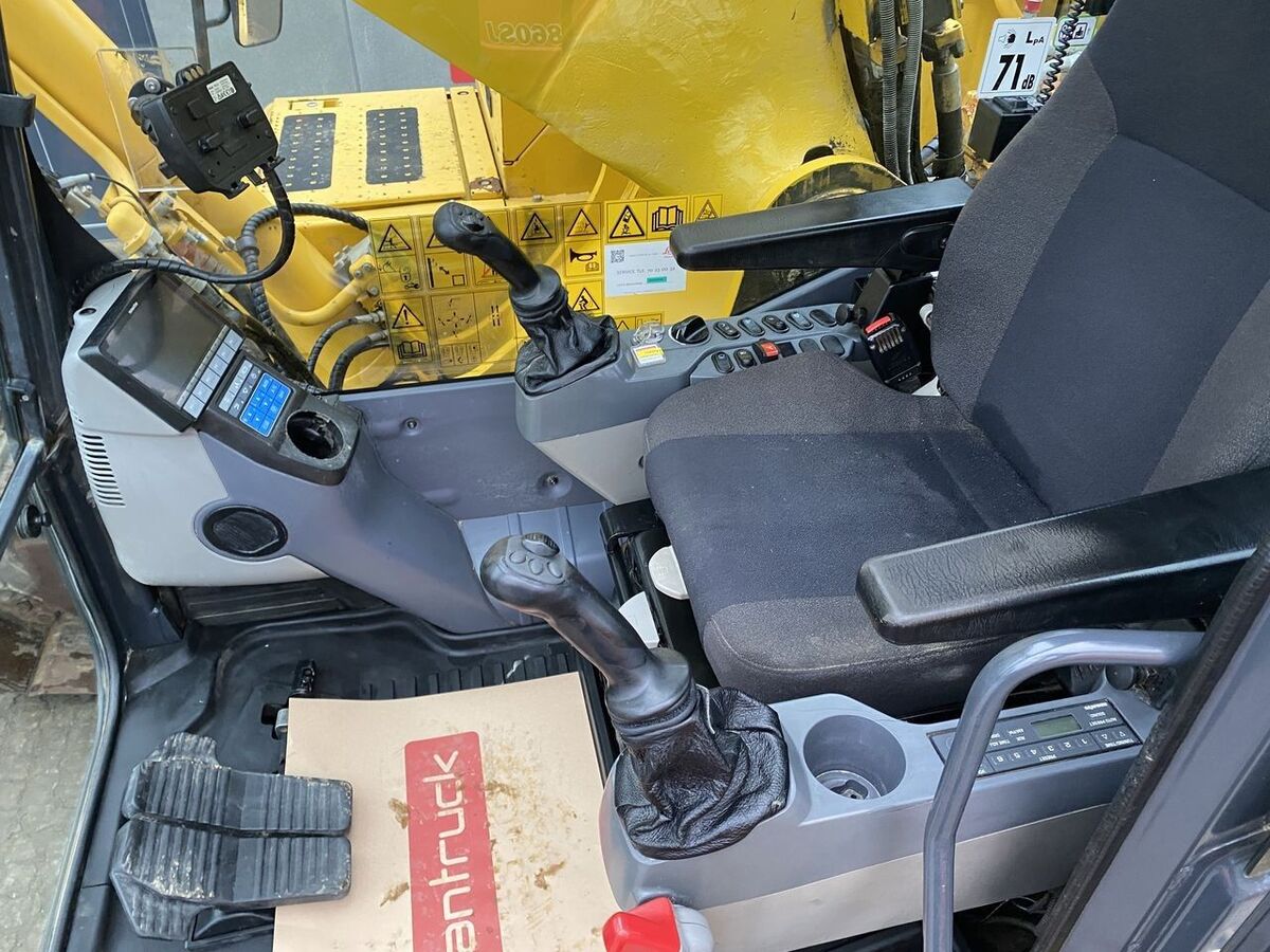 Komatsu PC490LC-11 3