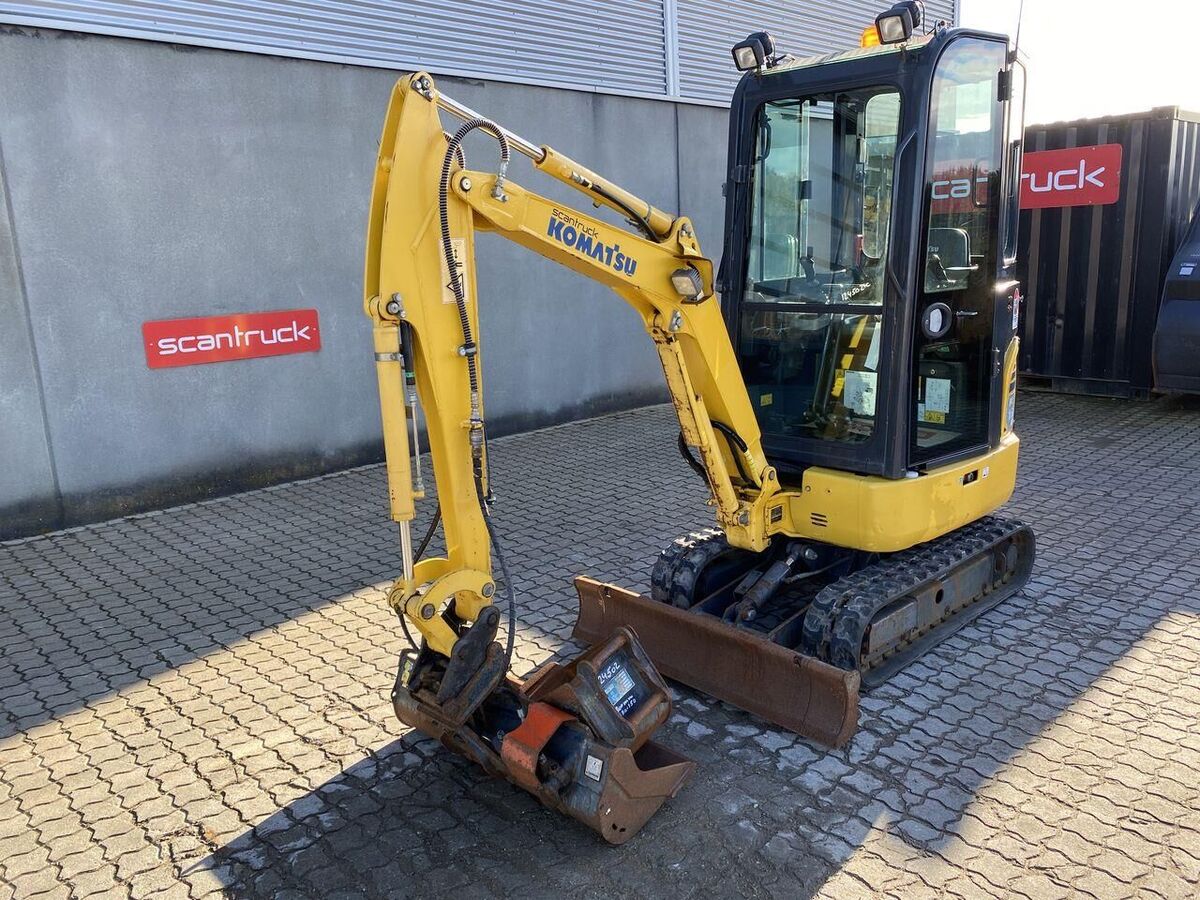 Komatsu PC16R-3HS 1