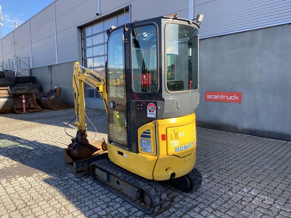 Komatsu PC16R-3HS 2