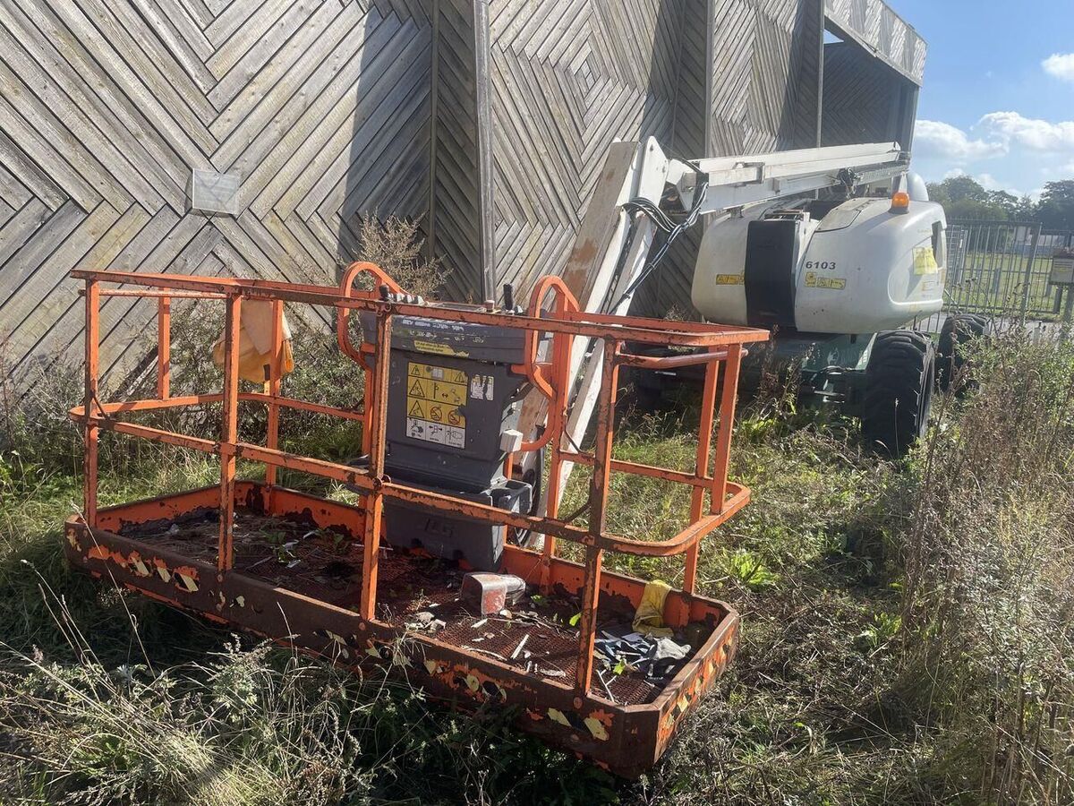 JLG 600AJ 1