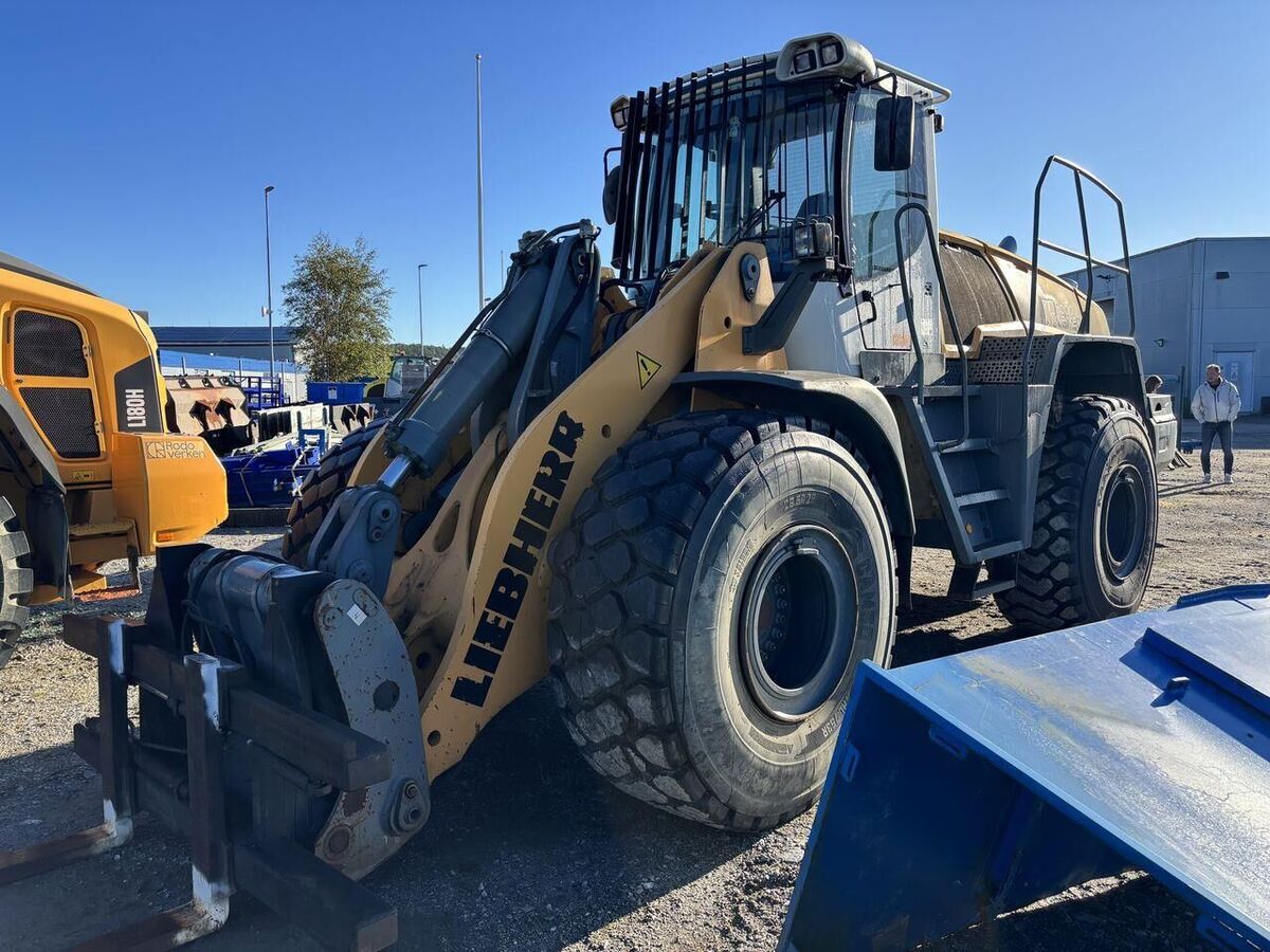 Liebherr L566 1