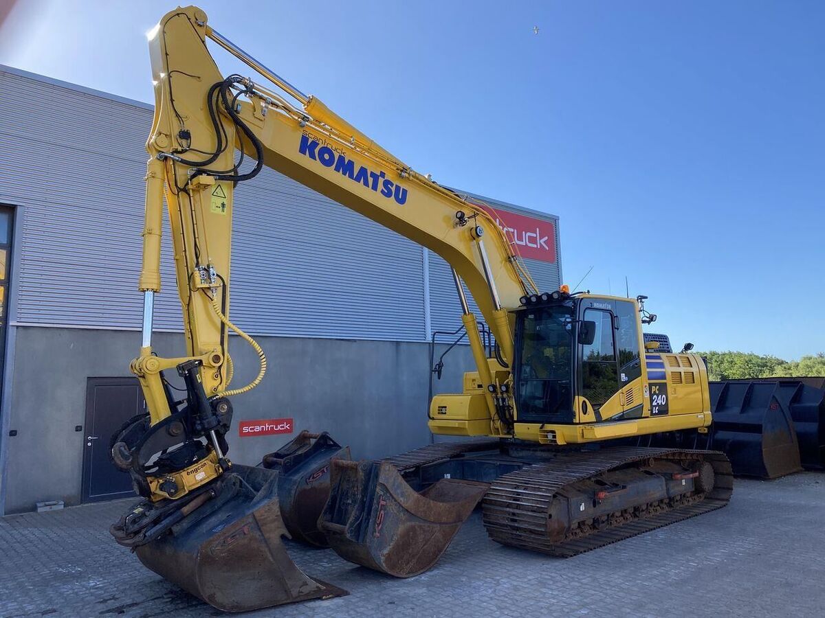 Komatsu PC240LC-11EO 1