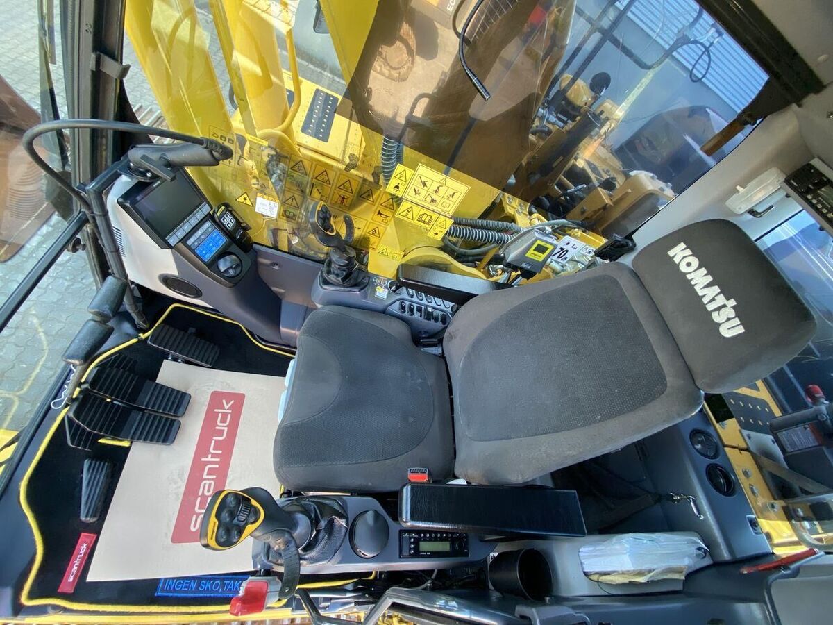 Komatsu PC240LC-11EO 3