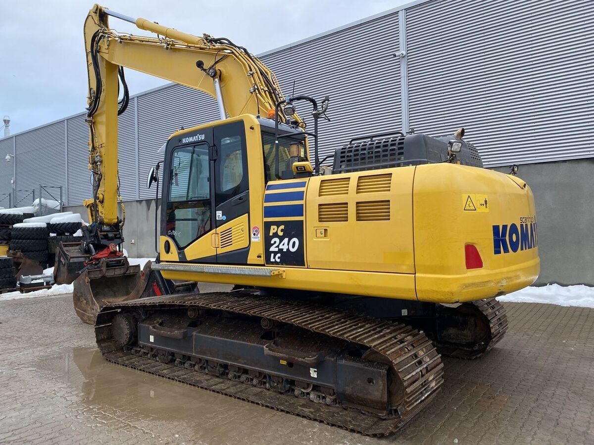 Komatsu PC240LC-11 2