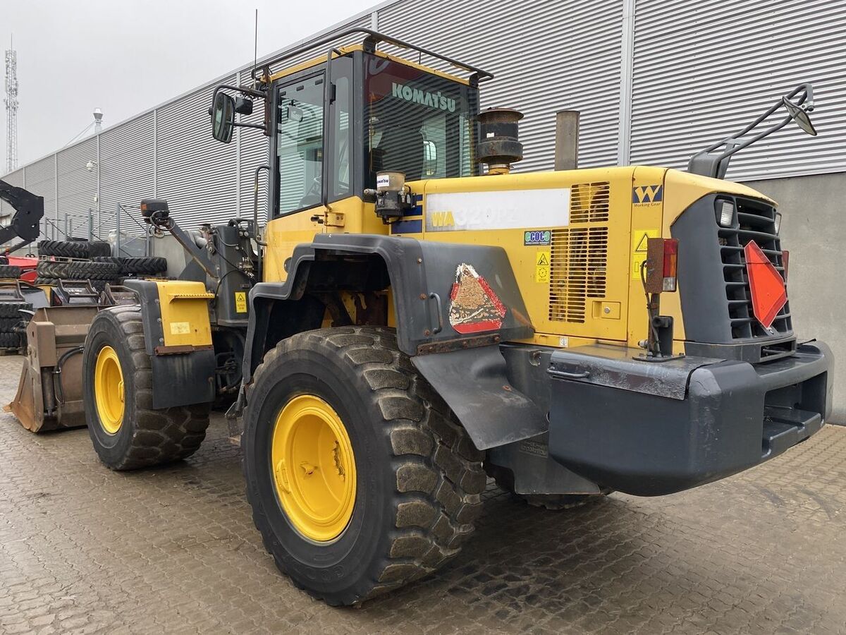 Komatsu WA320PZ-6 2